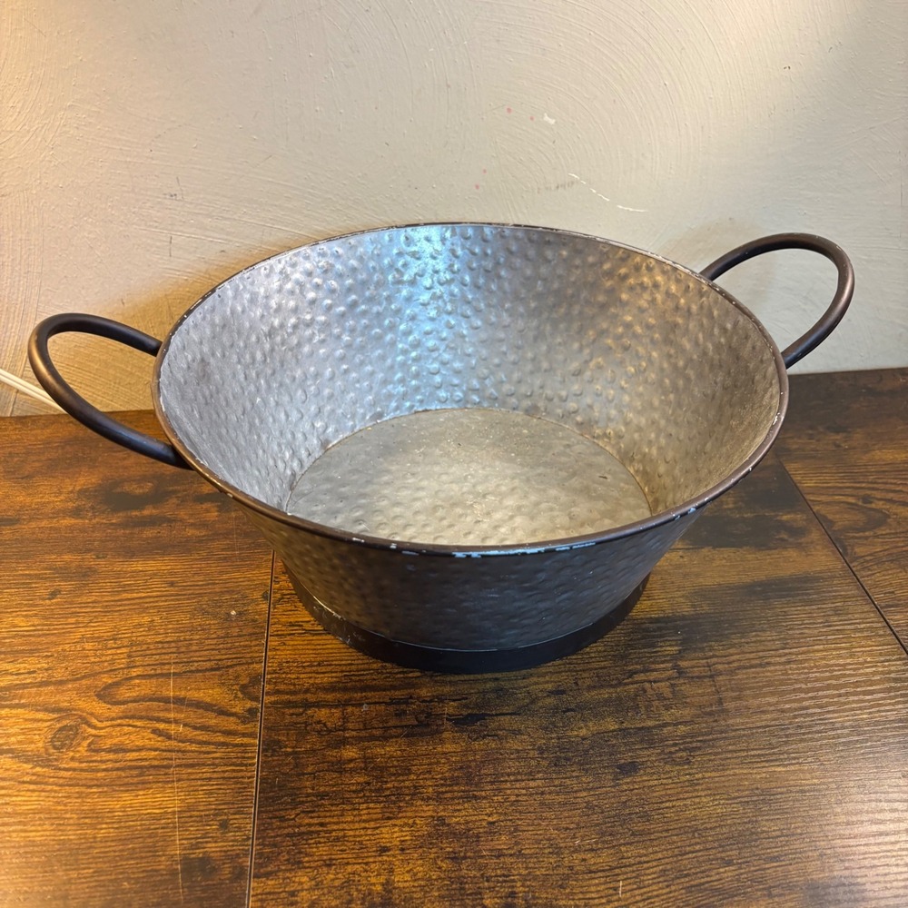 Hammered Galvanized Metal Decorative Bucket Rustic Farmhouse Basin Handle Baket